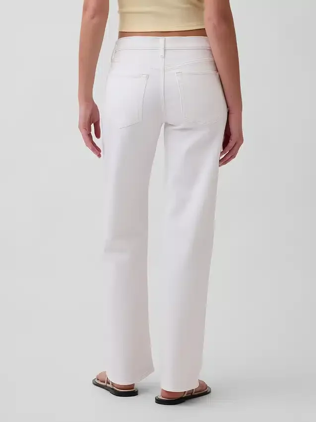 Laaggetailleerde, loszittende Jeans in jaren ’90-stijl