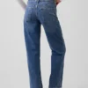 Laaggetailleerde, loszittende Jeans in jaren ’90-stijl