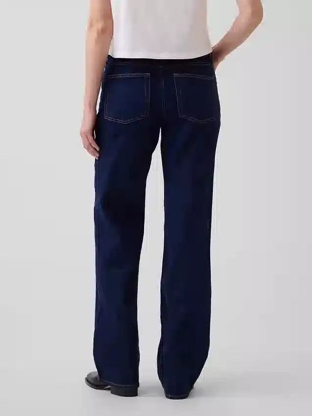 Laaggetailleerde, loszittende Jeans in jaren ’90-stijl
