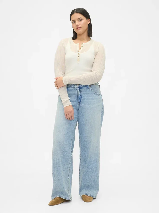 Laaggetailleerde, loszittende Jeans in jaren ’90-stijl