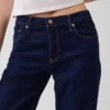 Laaggetailleerde, loszittende Jeans in jaren ’90-stijl