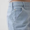 Laaggetailleerde, loszittende Jeans in jaren ’90-stijl