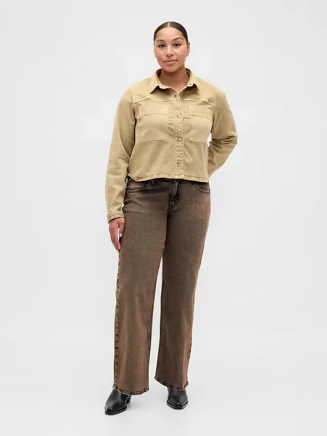 Laaggetailleerde, loszittende Jeans in jaren ’90-stijl