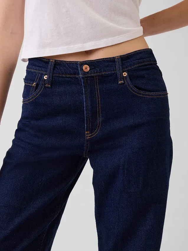 Laaggetailleerde, loszittende Jeans in jaren ’90-stijl