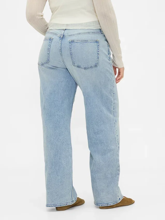 Laaggetailleerde, loszittende Jeans in jaren ’90-stijl