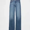 Laaggetailleerde, loszittende Jeans in jaren ’90-stijl