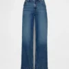Laaggetailleerde, loszittende Jeans in jaren ’90-stijl
