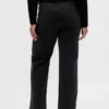 Laaggetailleerde, loszittende Jeans in jaren ’90-stijl