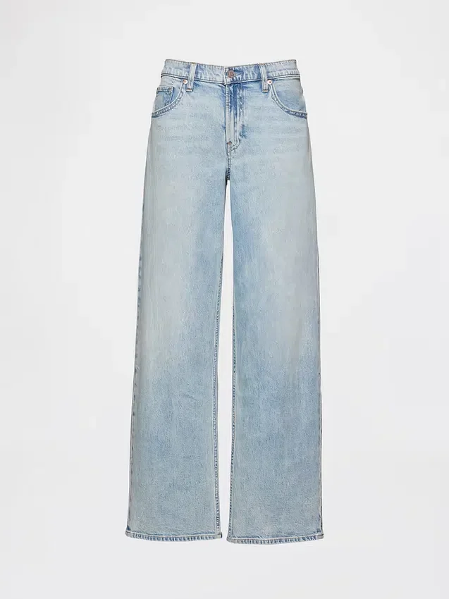 Laaggetailleerde, loszittende Jeans in jaren ’90-stijl