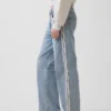 Laaggetailleerde, loszittende Jeans met zijstrepen in jaren '90-stijl