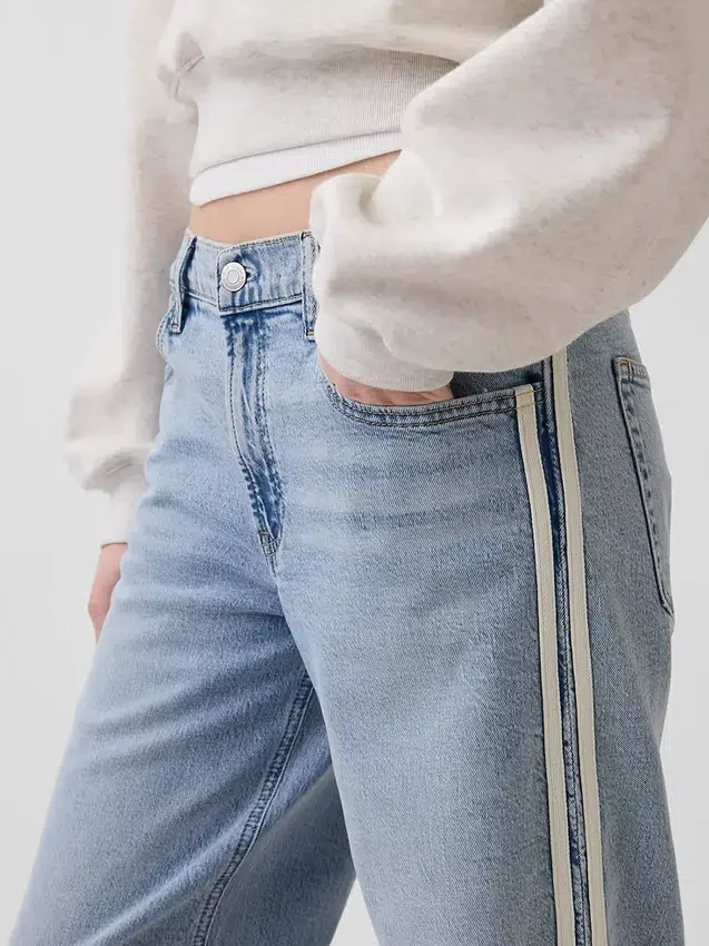 Laaggetailleerde, loszittende Jeans met zijstrepen in jaren '90-stijl