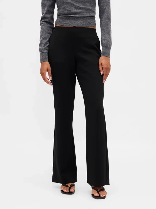 Laaggetailleerde twill-broek met uitlopende pijpen