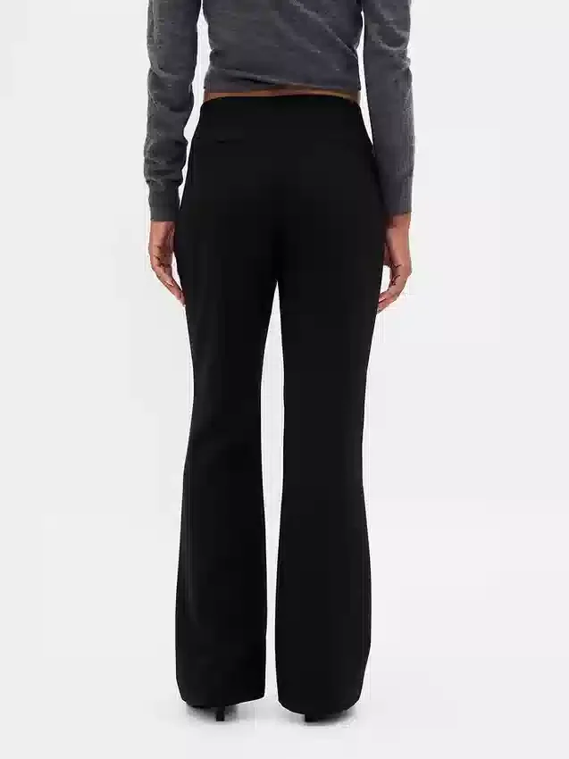 Laaggetailleerde twill-broek met uitlopende pijpen