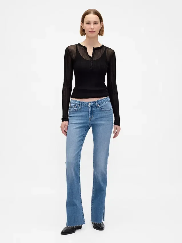 Lage taille, lange en slanke Jeans met gespleten zoom