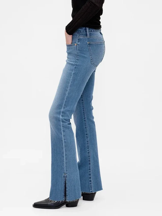 Lage taille, lange en slanke Jeans met gespleten zoom