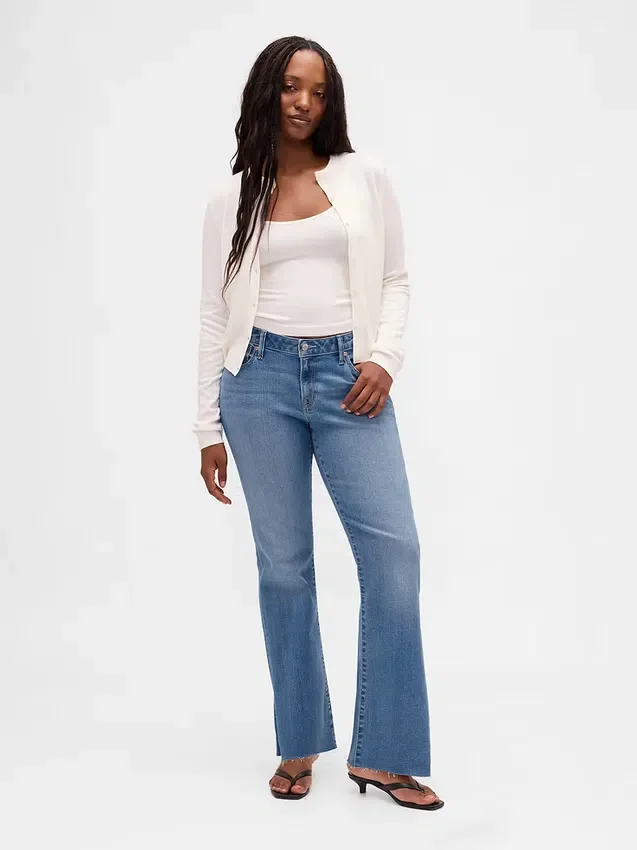 Lage taille, lange en slanke Jeans met gespleten zoom