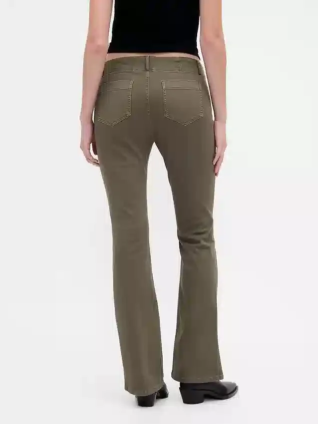 Lage taille twill broek met lang en slank silhouet