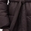 Lange pufferjas met riem