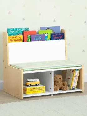 Leeshoekje voor peuters met beklede bank