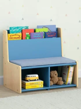Leeshoekje voor peuters met beklede bank
