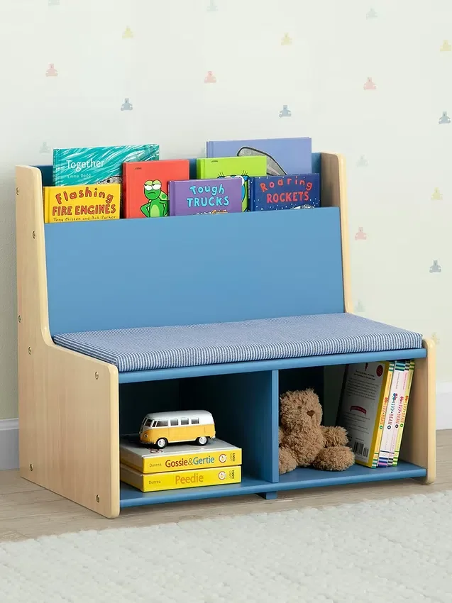 Leeshoekje voor peuters met beklede bank