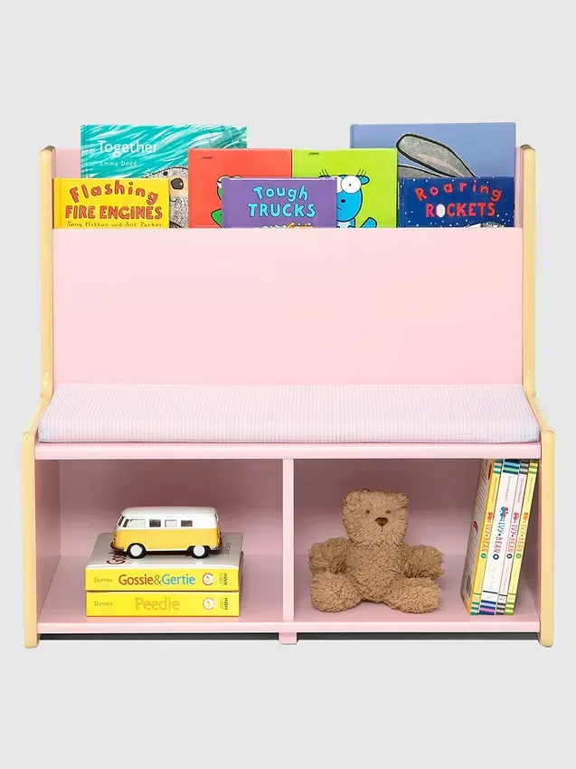Leeshoekje voor peuters met beklede bank
