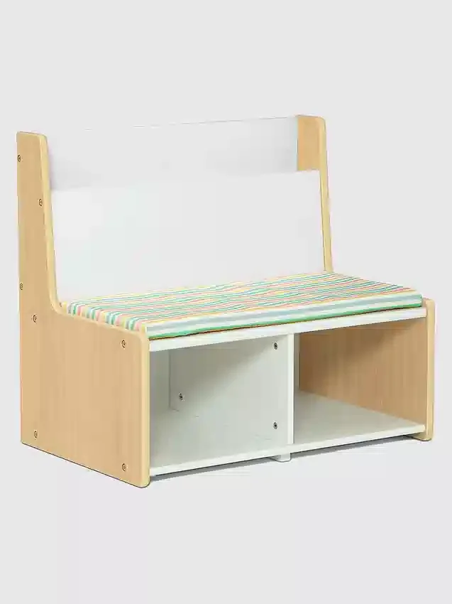 Leeshoekje voor peuters met beklede bank