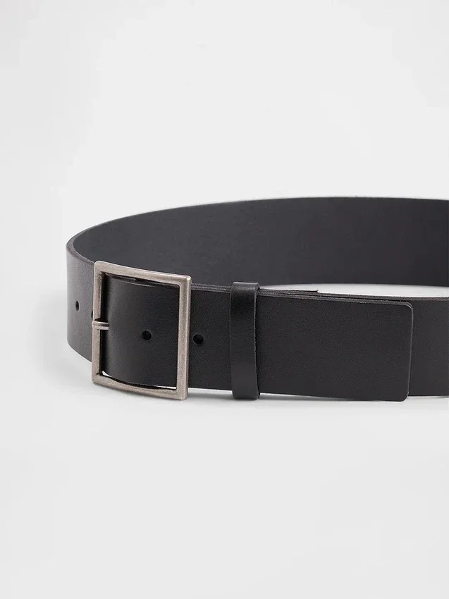 Leren riem met vierkante gesp