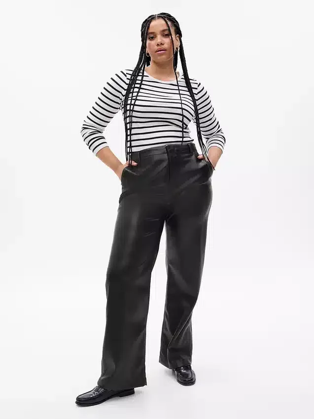 Loszittende broek van veganistisch leer met middelhoge taille