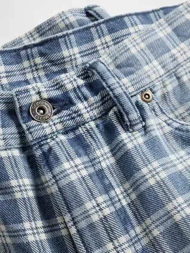 Loszittende denimkorte broek met ruitjespatroon in jaren 90-stijl