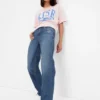 Loszittende jeans in jaren '90-stijl