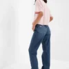 Loszittende jeans in jaren '90-stijl
