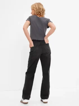 Loszittende jeans in jaren ’90-stijl
