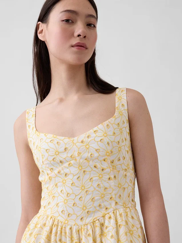 Maxijurk met oogjes, naden en lage taille