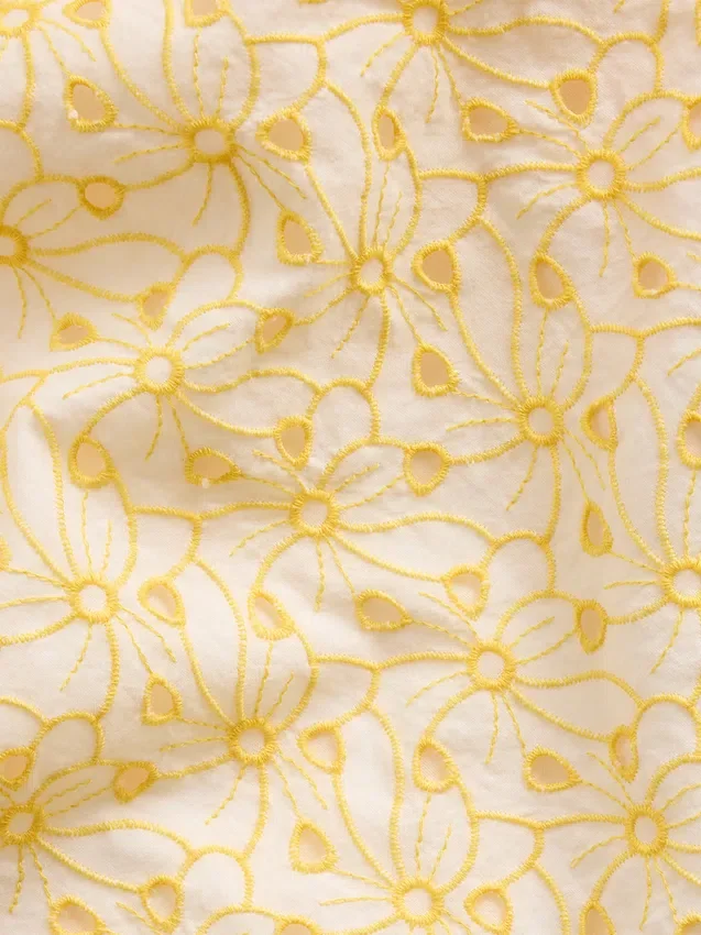 Maxijurk met oogjes, naden en lage taille