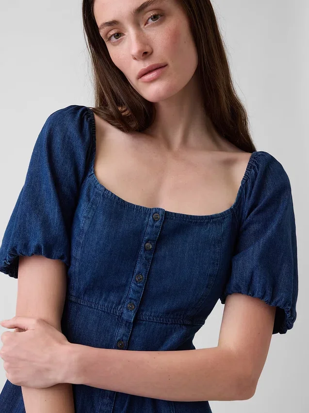 Maxijurk van denim met pofmouwtjes en knoopsluiting aan de voorkant