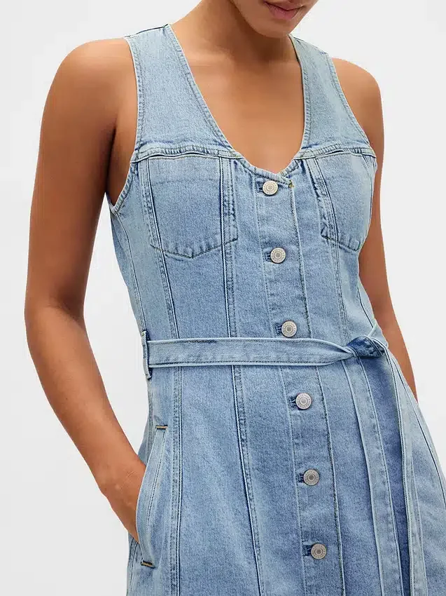 Maxijurk van denim met strikriem en knopen aan de voorkant