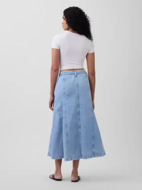 Maxirok van denim met naden en knoopsluiting aan de voorkant
