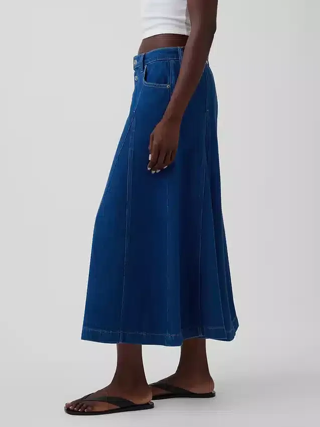 Maxirok van denim met naden en knoopsluiting aan de voorkant