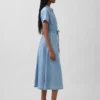 Midi-shirtjurk van denim met strikceintuur
