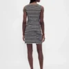 Mini-shiftjurk van gebreid materiaal met boothals