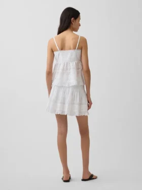 Mini-skort met plooitjes en kanten rand