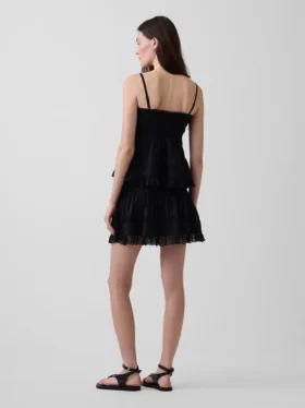 Mini-skort met plooitjes en kanten rand