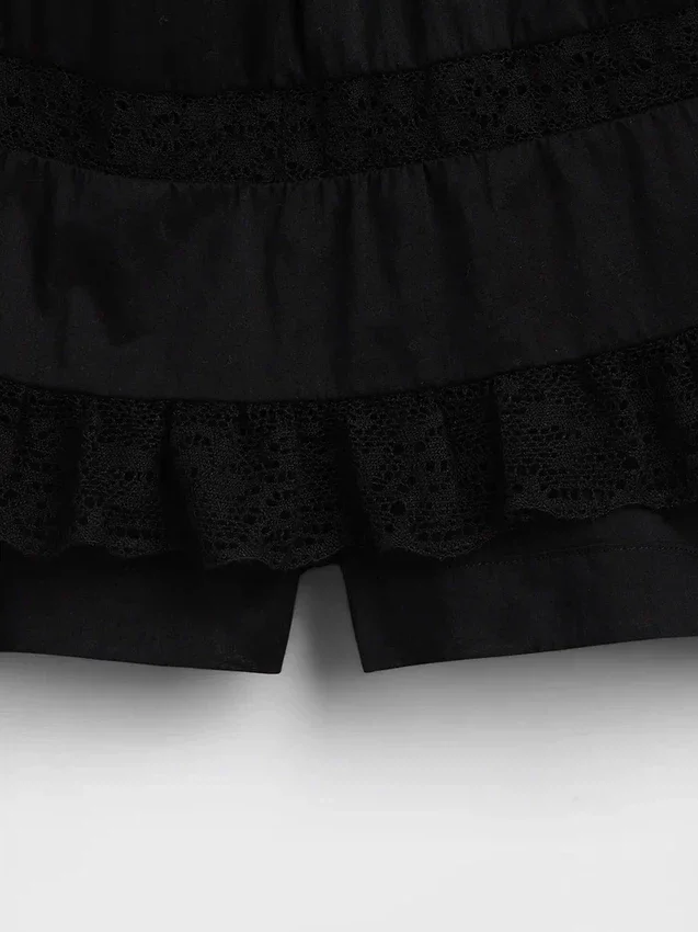 Mini-skort met plooitjes en kanten rand