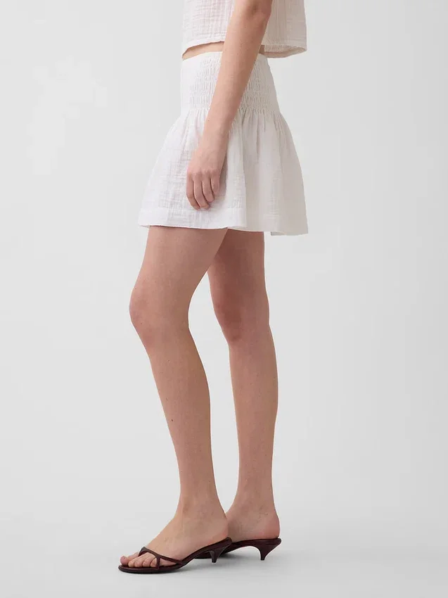 Mini-skort van katoenen gaas met gesmokte taille