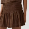 Mini-skort van katoenen gaas met gesmokte taille