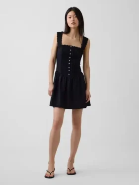 Minijurk met plooitjes en verlaagde taille