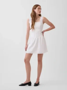 Minijurk met plooitjes en verlaagde taille