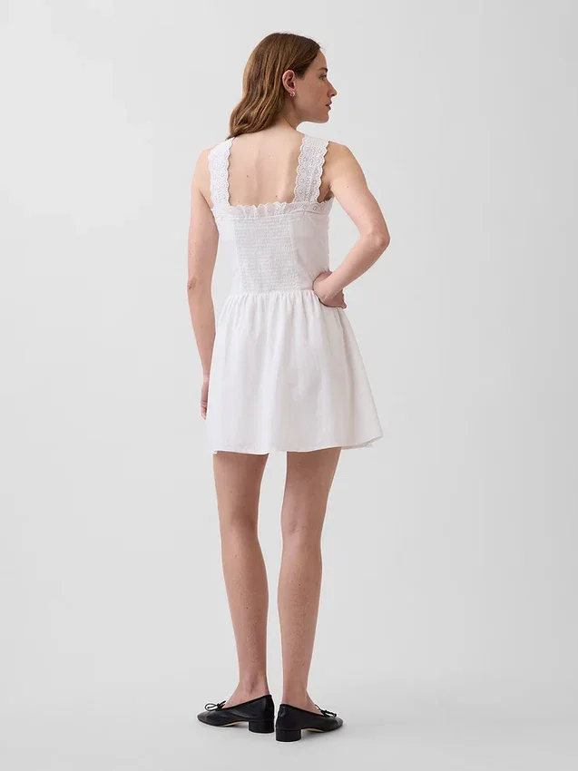 Minijurk met plooitjes en verlaagde taille
