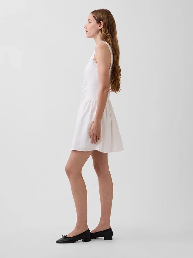 Minijurk met plooitjes en verlaagde taille